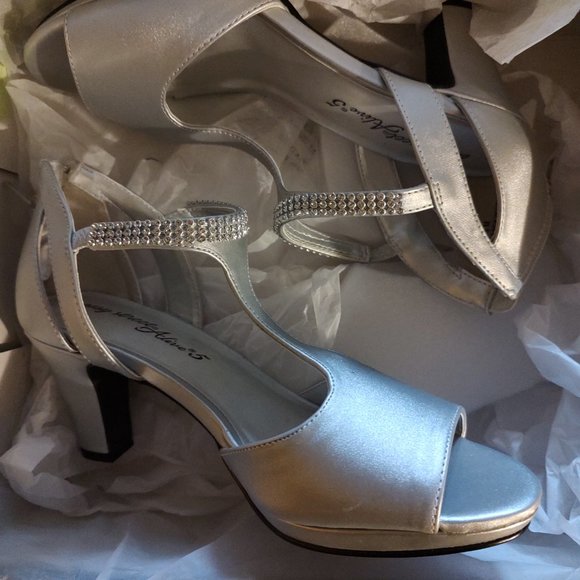 Easy street silver shoes open toe NWT - Picture 3 of 3